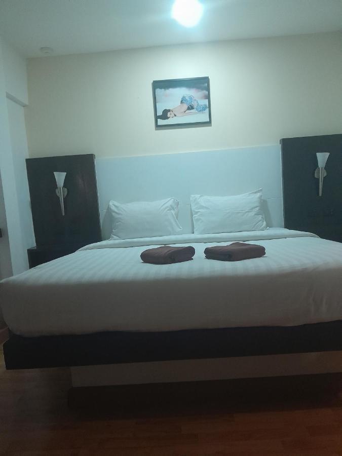 Zen Hotel @18 Bangkok Bagian luar foto